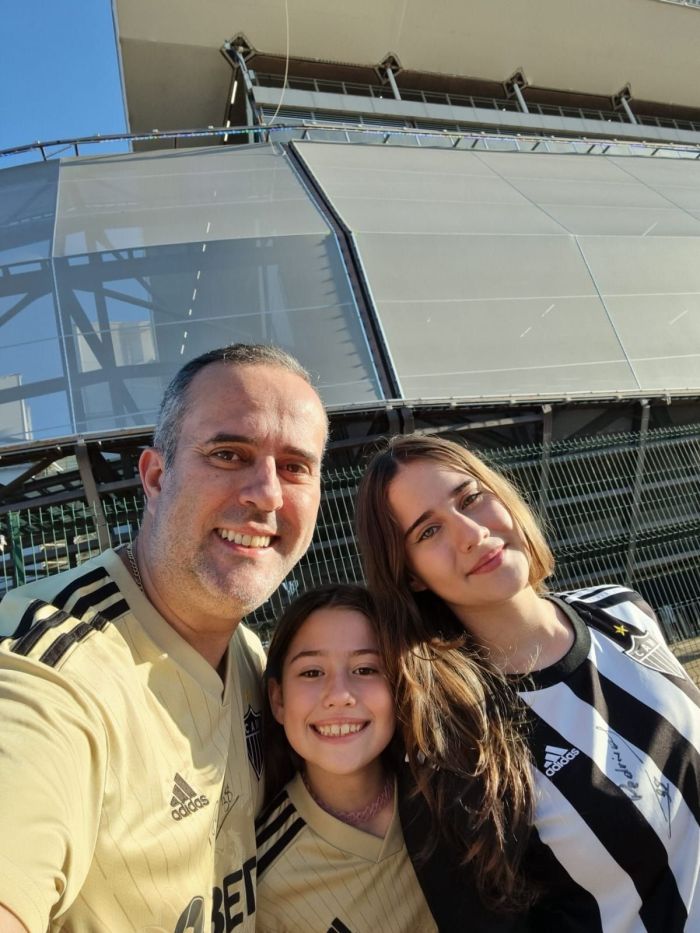 Paulo, Marina e Valentina viajaram 700 quilômetros para ver o Galo