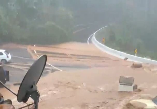 51 pontos de rodovias estão totalmente bloqueados no RS
