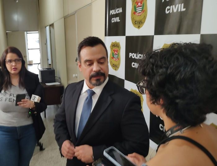 Delegado do caso, Roberto Afonso, durante entrevista na manhã desta terça (21)