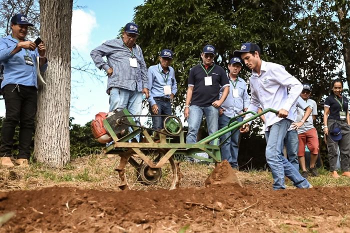 Burrinho mecânico, próprio para regiões montanhosas, foi testado durante o evento Burrinho mecânico, próprio para regiões montanhosas, foi testado durante o evento