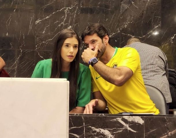 Amanda Teixeira Dias é filha do ex-ministro de Bolsonaro, Marcelo Álvaro Antônio, e da vereadora de BH Janaína Cardoso