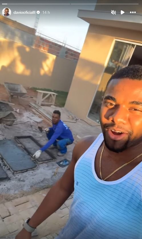 Os detalhes do projeto ele ainda não revelou. Mas a casa está sendo construída em um condomínio fechado. Os detalhes do projeto ele ainda não revelou. Mas a casa está sendo construída em um condomínio fechado.
