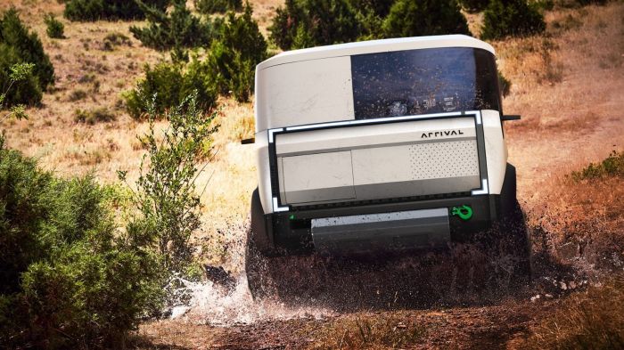 Veículo tem tração 4x4 e pneus largos, adequados a qualquer estrada