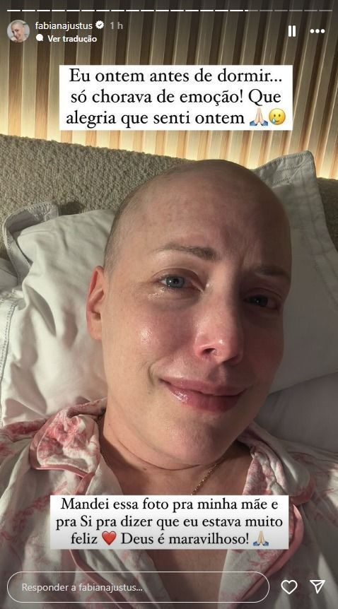 Fabiana Justus se emocionou após tomar primeira vacina