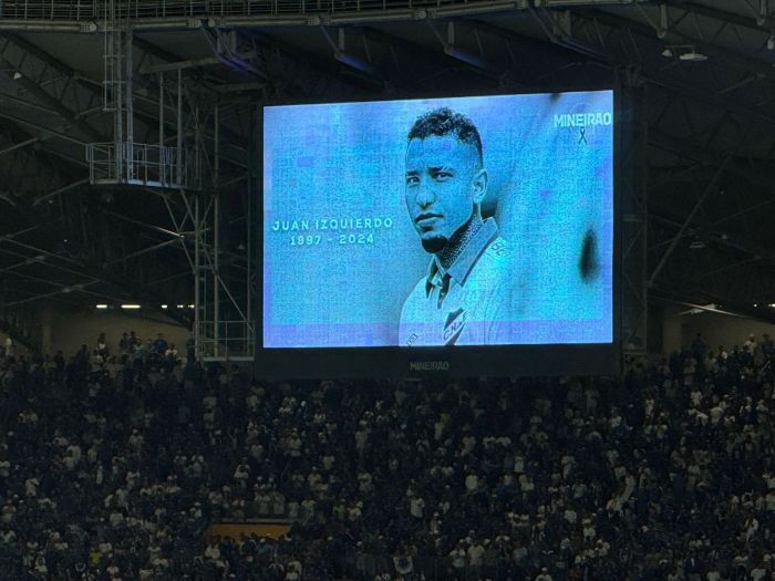 Homenagem a Izquierdo no placar eletrônico do Mineirão, em Belo Horizonte