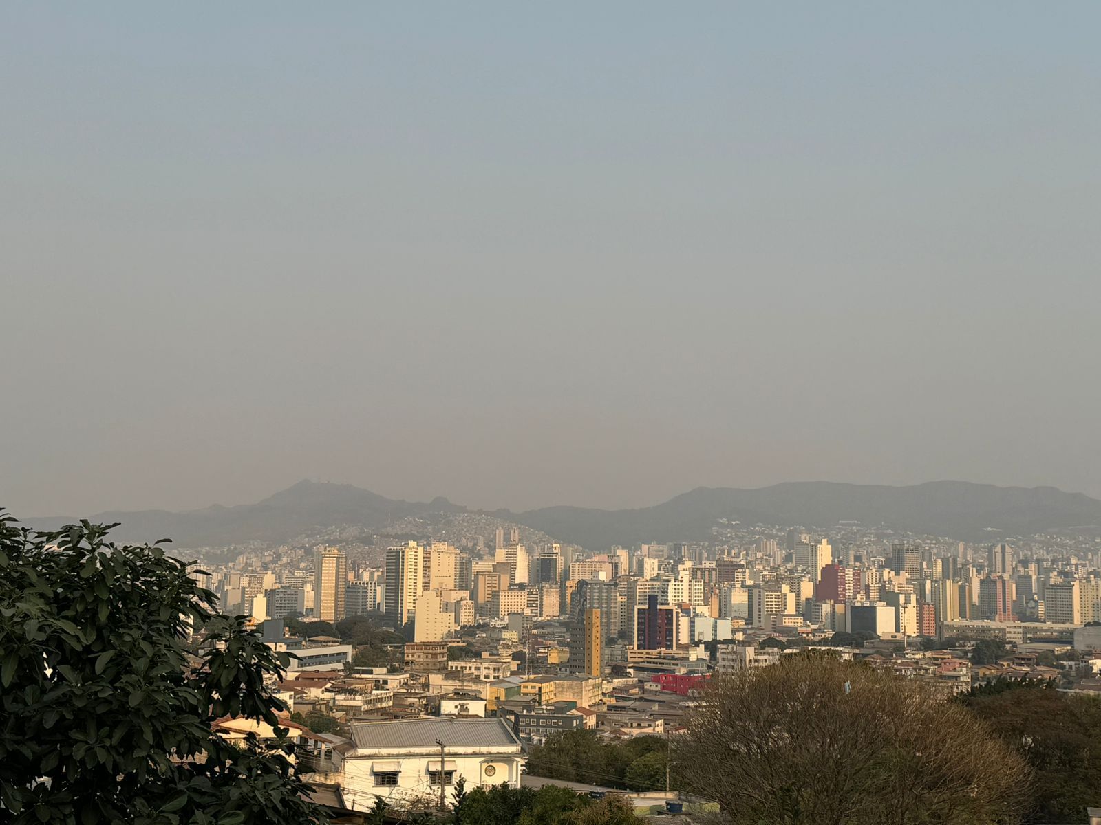 Belo Horizonte está sob alerta 'forte' devido à onda de calor, alerta Defesa Civil