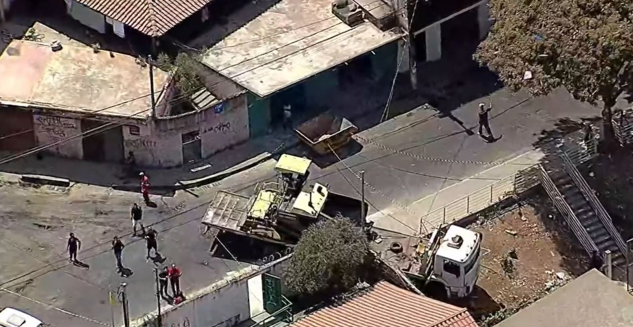 Caminhão quebra muro e invade Centro de Saúde em Venda Nova, em BH