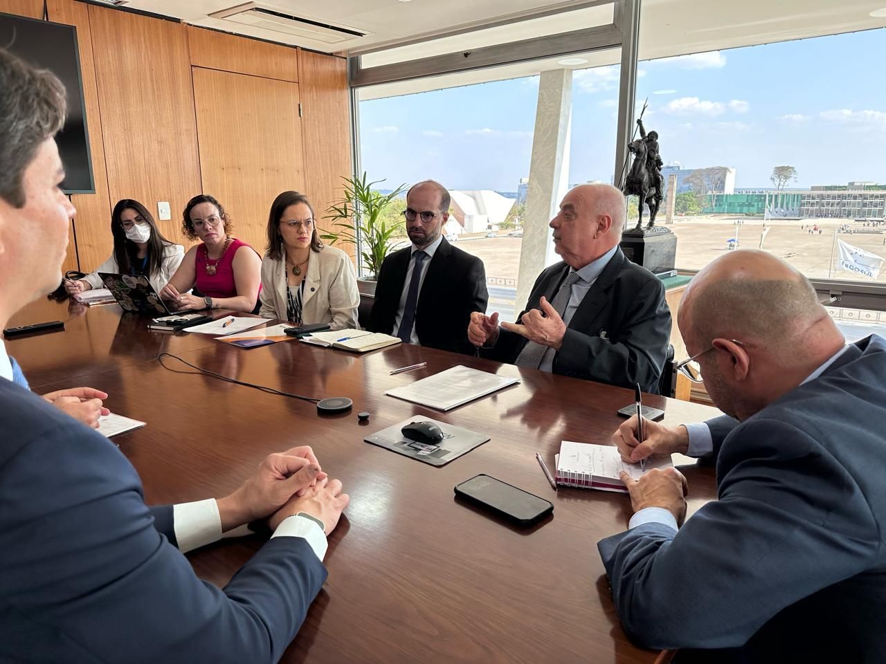 Fuad se reúne com representantes do governo federal no Palácio do Planalto