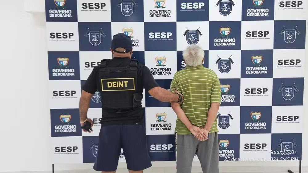 Mulher vira policial e ajuda a prender assassino de seu pai 25 anos após o crime