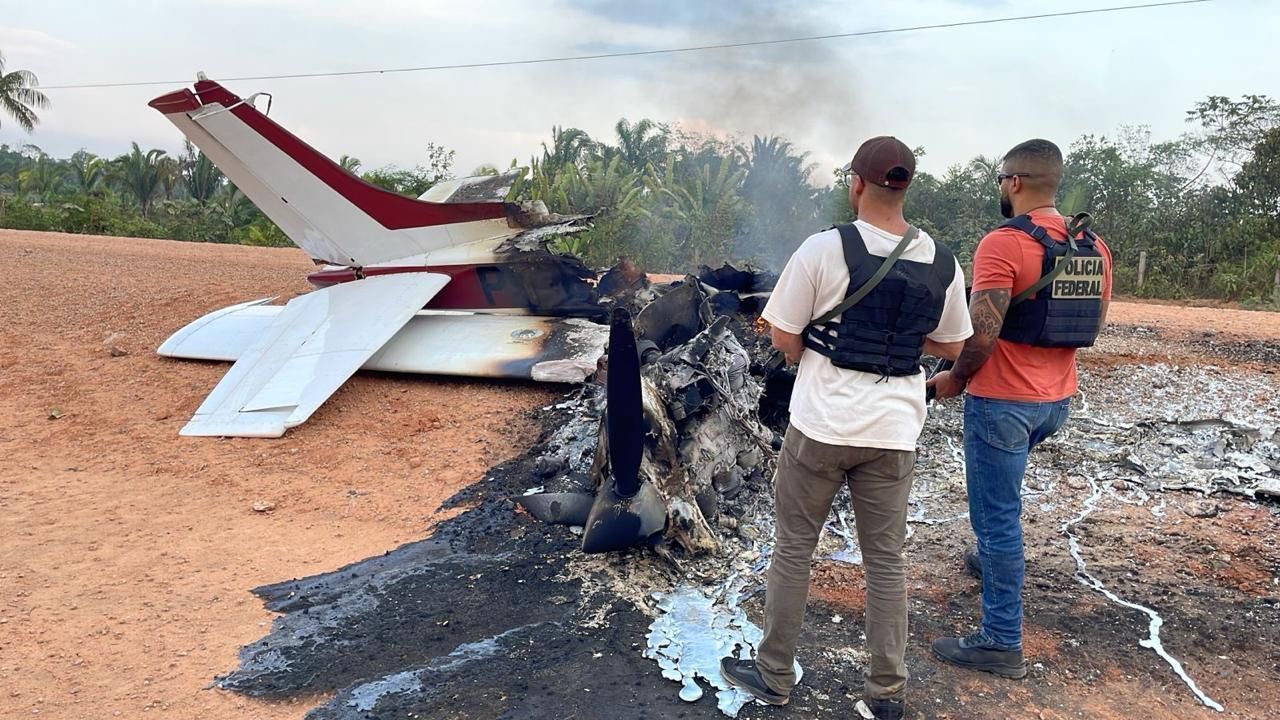 FAB intercepta avião clandestino próximo a fronteira do Brasil com o Peru