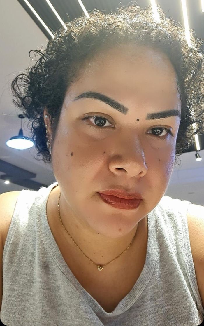 A cearense Karla Cardoso, de 42 anos, e os filhos, de 6 e 12, tentam deixar o Líbano em segurança