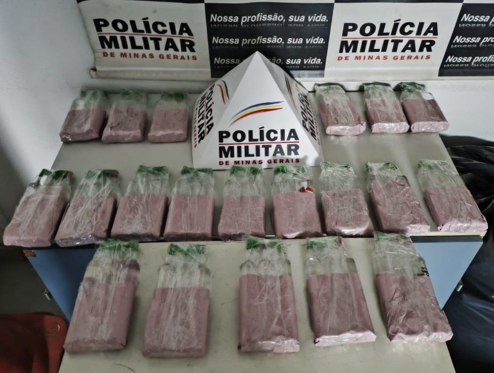 PM apreende 60 frascos de lança-perfume em agência dos Correios de Mariana