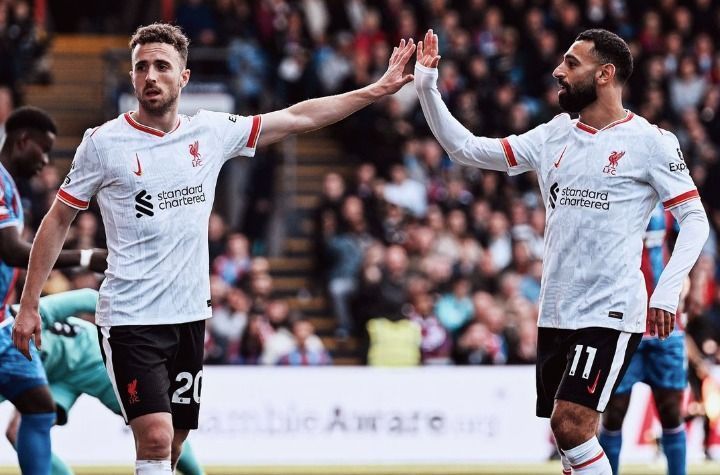 Com gol no início, Liverpool vence e mantém liderança da Premier League