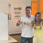 Acompanhado de Bolsonaro, Ramagem vota no RJ e mostra confiança em segundo turno