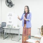 Duda Salabert vota no bairro Caiçara e cita dia histórico para travestis e transexuais