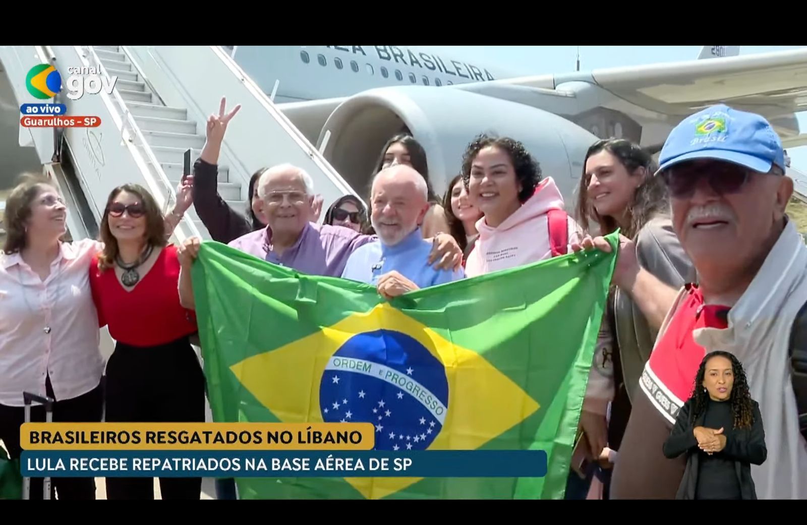 Em São Paulo, Lula recebe brasileiros repatriados do Líbano