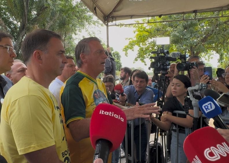 Jair Bolsonaro afirma que vai apoiar ‘qualquer um’ em possível disputa com Boulos