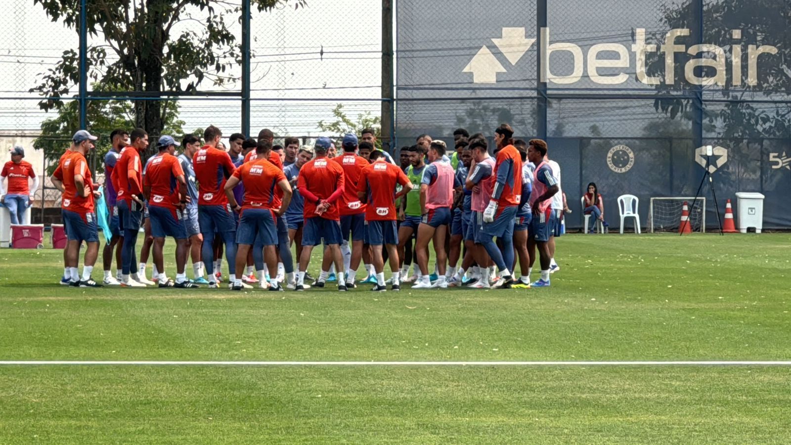 Além de Matheus Henrique, Cruzeiro tem outra ausência importante em treino