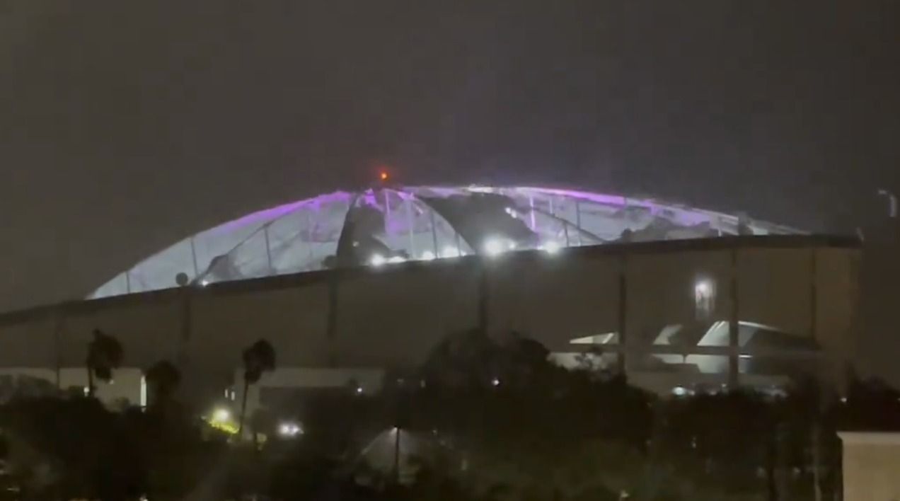 Furacão Milton destrói cobertura de estádio nos EUA; veja vídeo