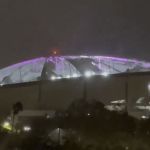 Furacão Milton destrói cobertura de estádio nos EUA; veja vídeo