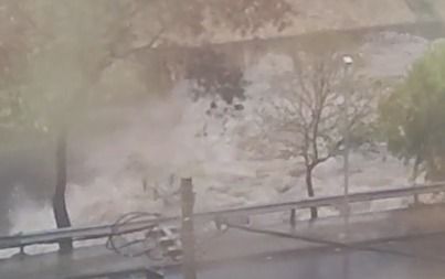 Vídeo: após chuva intensa, Rio Arrudas enche e ondas fortes assustam pedestres