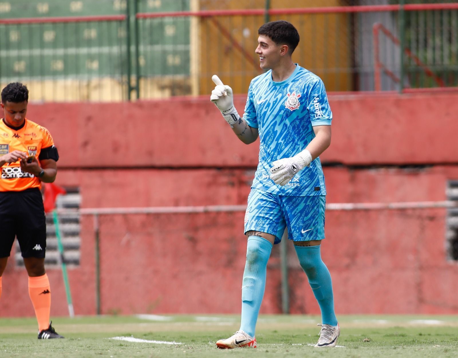 Quem é Arthur Borghi, goleiro que virou herói do Corinthians no Paulista sub-17