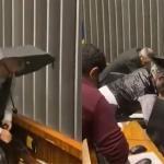Chuva forte rompe teto e invade plenário da Câmara dos Deputados