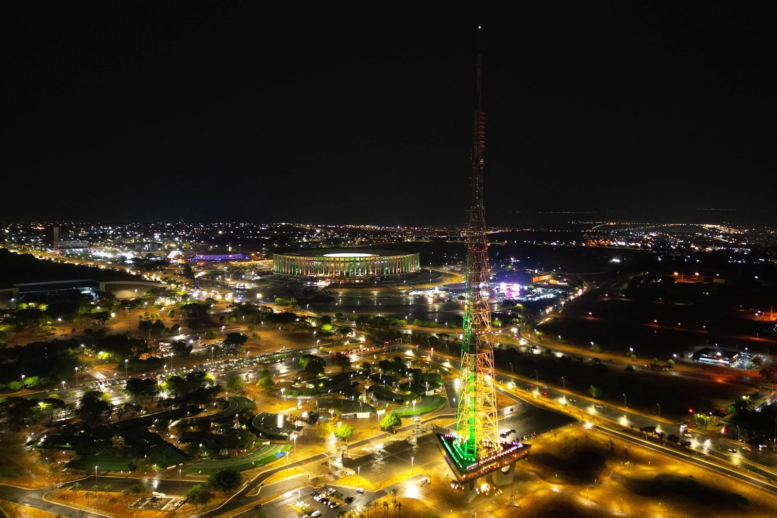Antes de jogo da Seleção, pontos turísticos de Brasília são iluminados de verde e amarelo