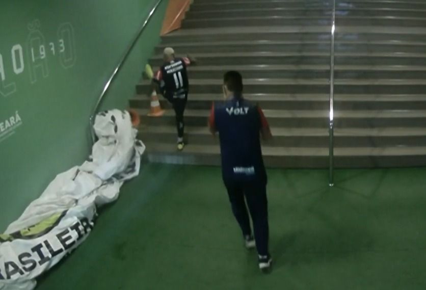 Marinho, do Fortaleza, desabafa após expulsão contra o Atlético pelo Brasileirão