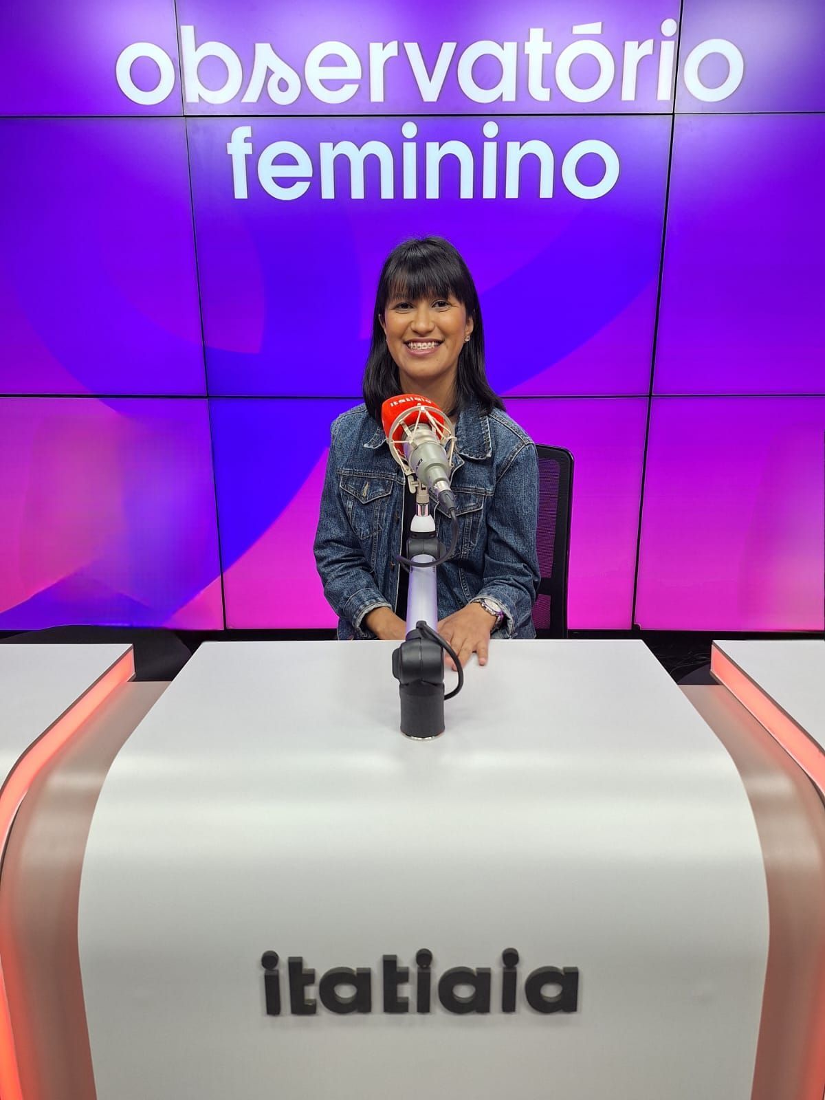 Podcast debate os impactos do consumismo em crianças e adolescentes e como controlar o impulso de comprar