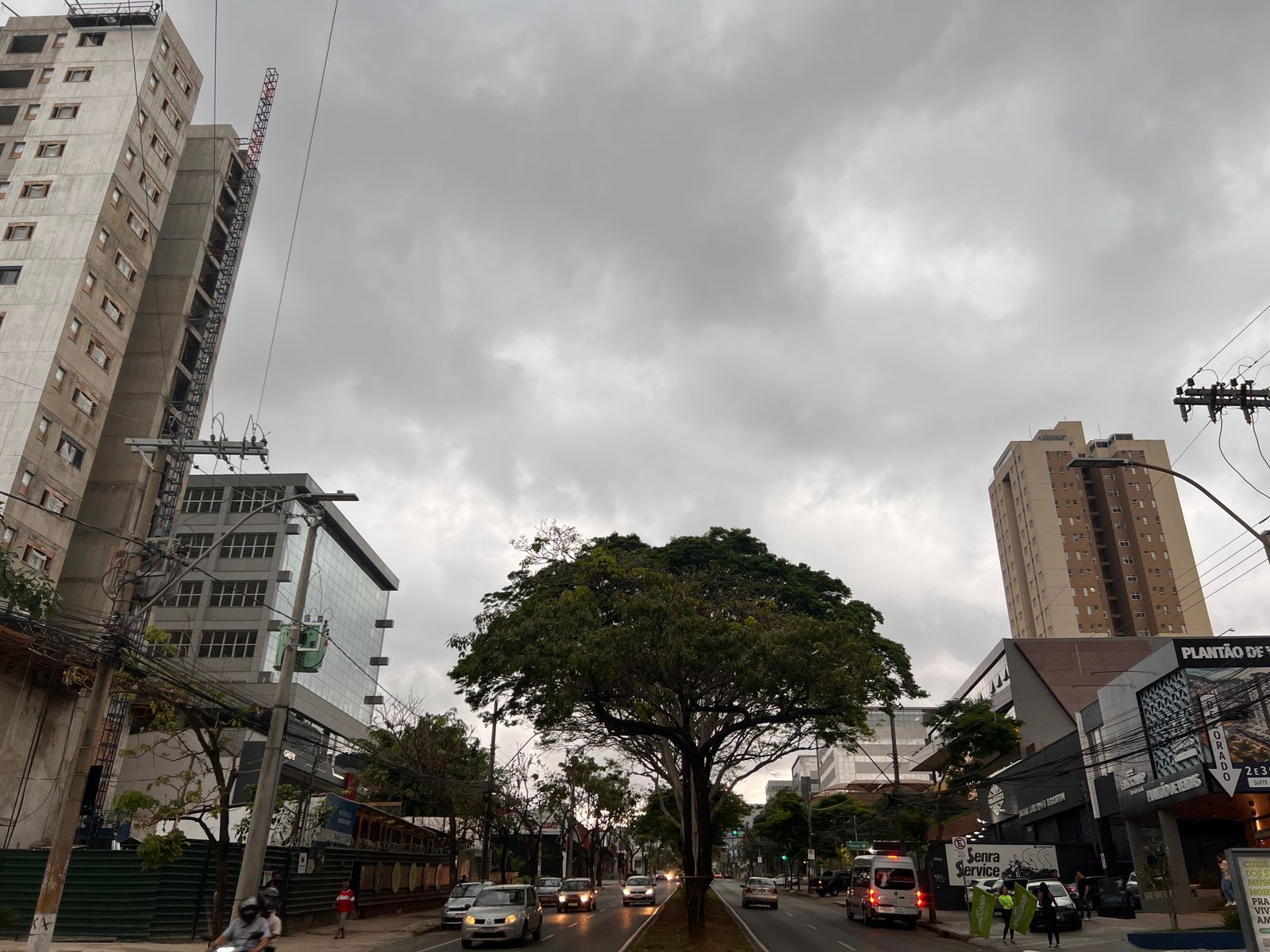 Previsão do tempo: além de granizo, Belo Horizonte está sob alerta de chuva; saiba até quando