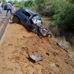 Colisão entre carro e caminhão mata casal e duas crianças na MG-674, no Norte de Minas