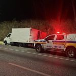 Jovem é preso por furtar caminhão com carga de tanquinhos e fugir pela BR-040, na Grande BH