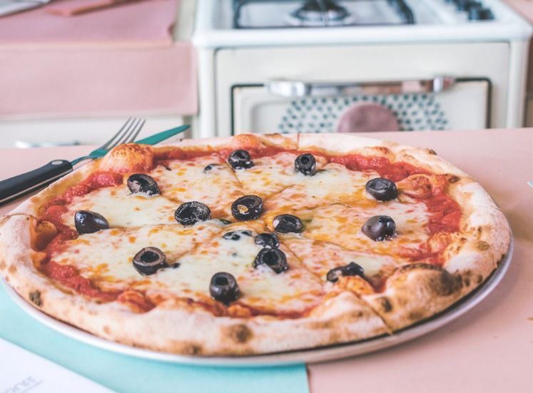 Cadê a azeitona? Preço dispara e pizzarias reduzem o ingrediente nas receitas
