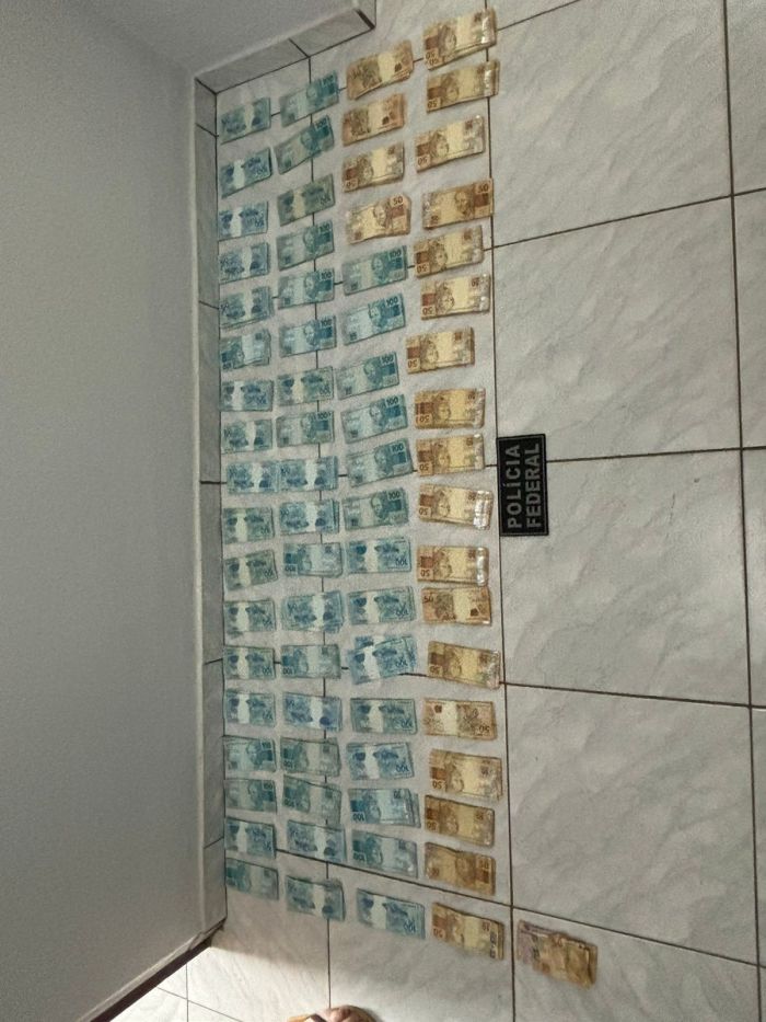 R$ 73 mil em espécie apreendidos na casa de um assessor Gustavo Gayer R$ 73 mil em espécie apreendidos na casa de um assessor Gustavo Gayer