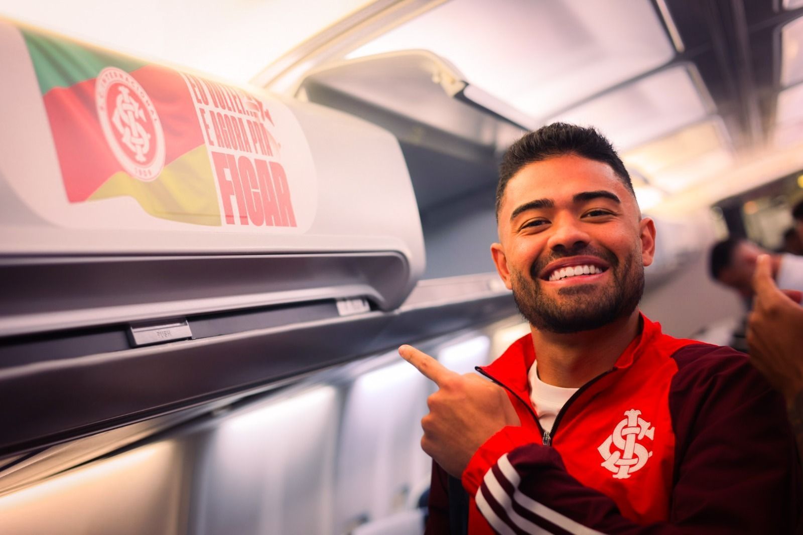 Inter realiza primeiro voo de um clube gaúcho no Salgado Filho após enchentes