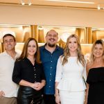 Cícera Gontijo reúne amigos e familiares em noite de autógrafo