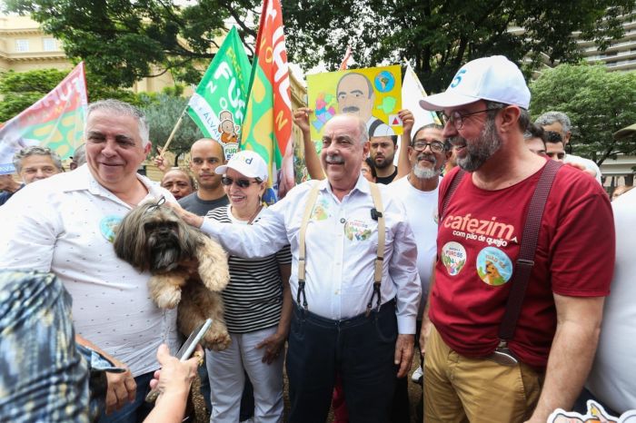 De suspensórios e boné, Alexandre Silveira participou ativamente da campanha de Fuad De suspensórios e boné, Alexandre Silveira participou ativamente da campanha de Fuad