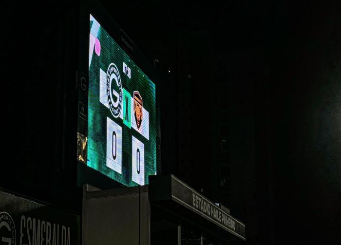 Ação do Goiás sobre o câncer de mama no telão do estádio da Serrinha Ação do Goiás sobre o câncer de mama no telão do estádio da Serrinha