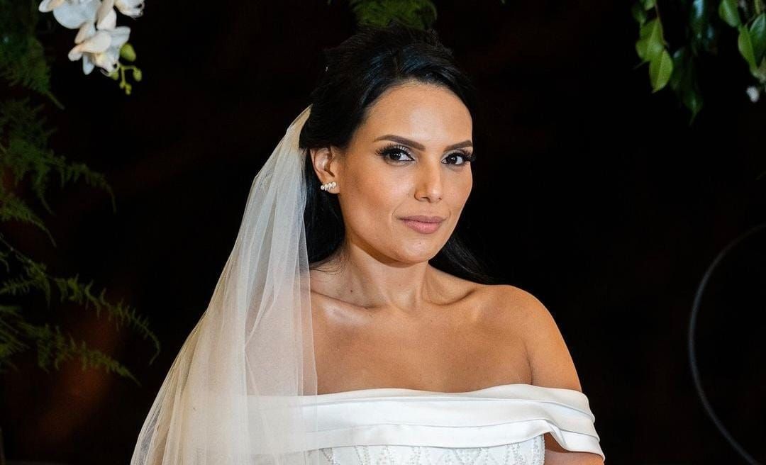 Márcia Dantas, apresentadora do SBT, se casa com vestido luxuoso de cristais; veja fotos