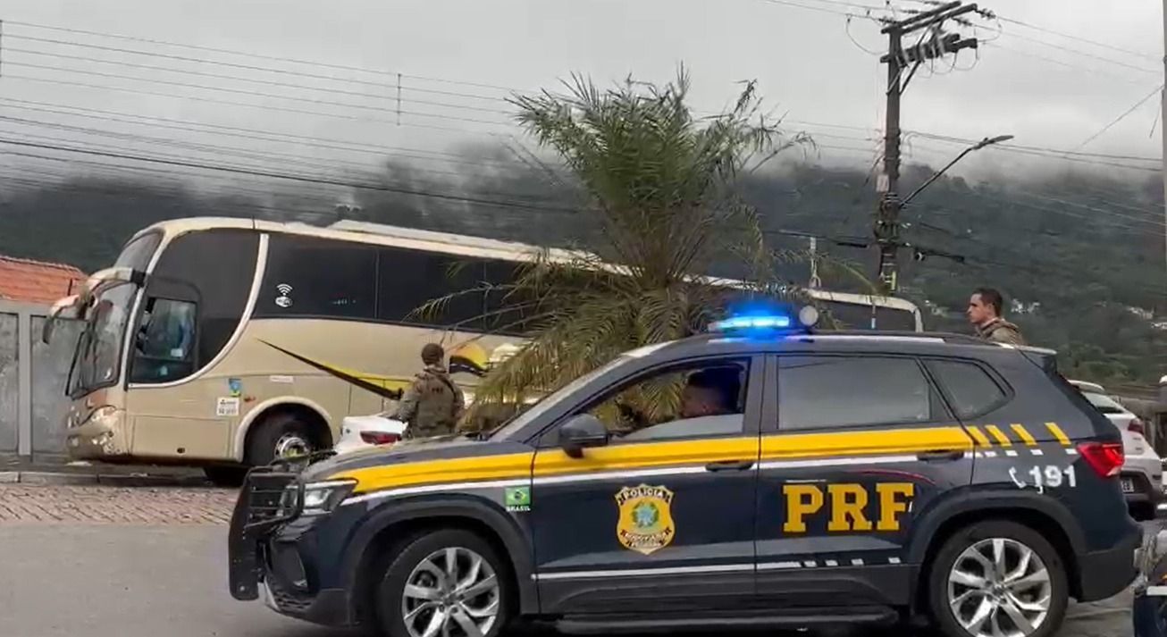 Comboio da Máfia Azul retorna a BH com escolta da PRF após emboscada da Mancha