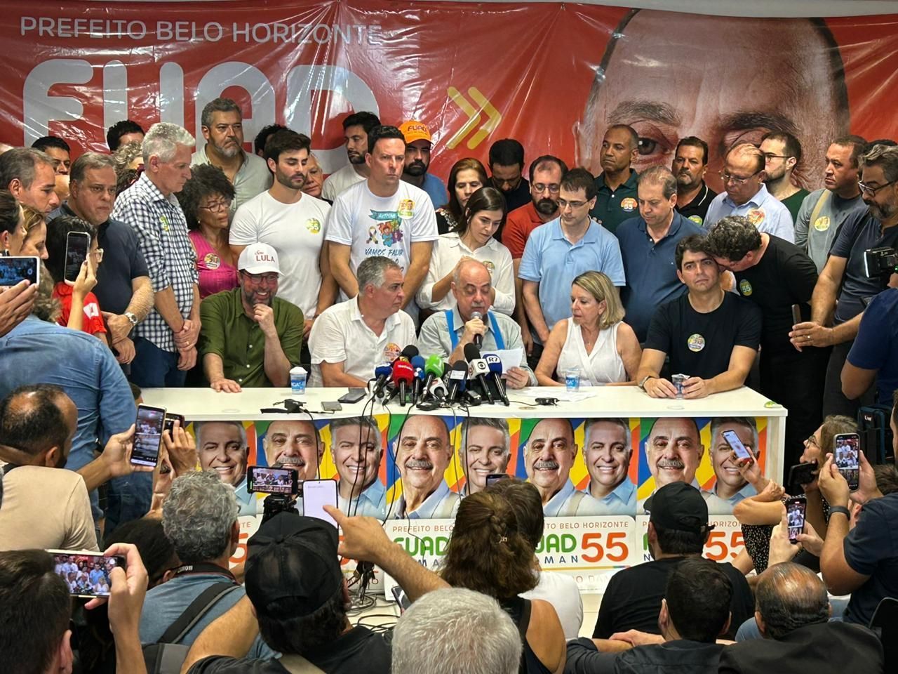 Fuad pede salva de palmas para seu médico em discurso de vitória: 'duro tratamento'