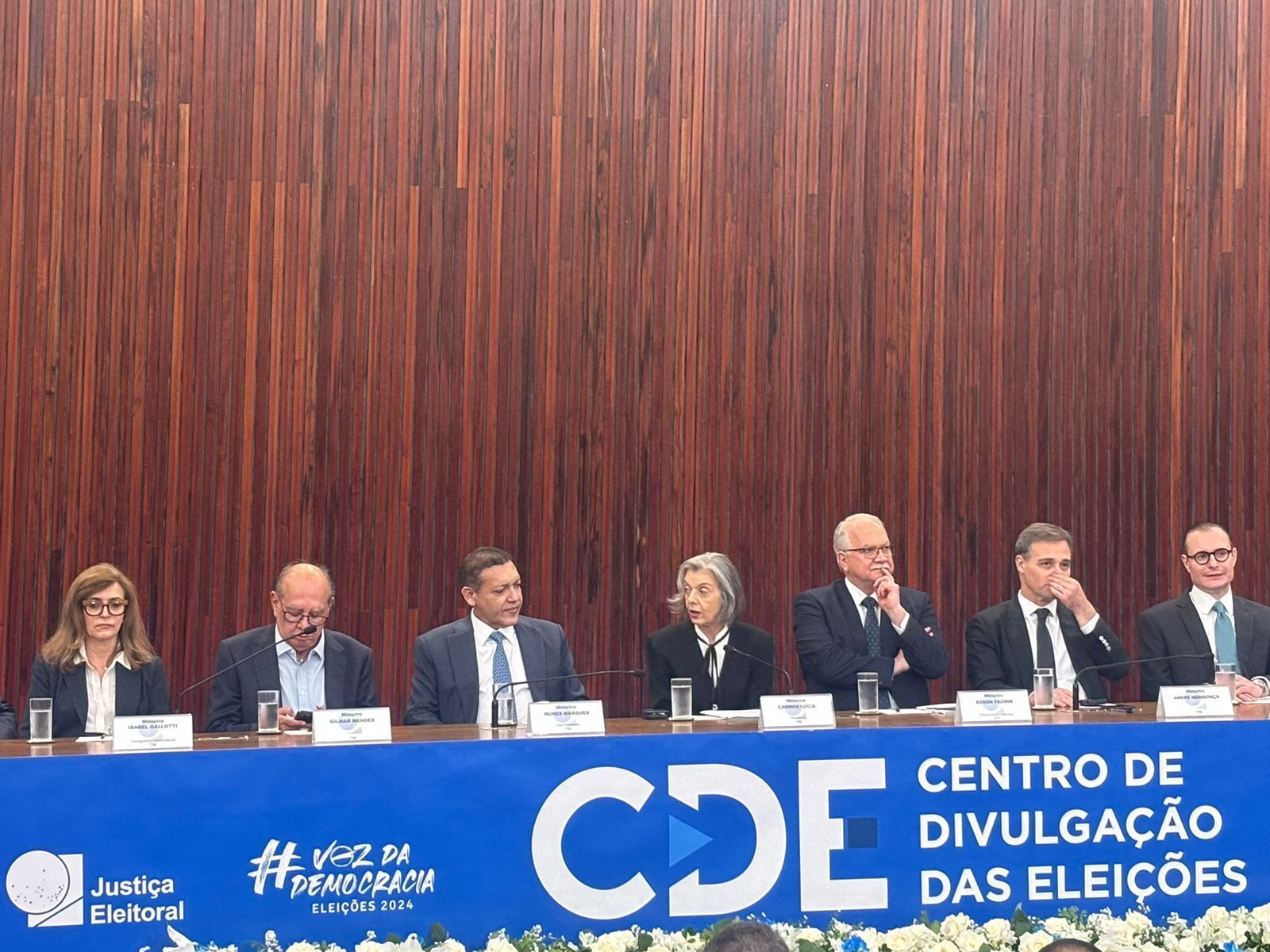 ‘Processo eleitoral exemplar’, diz Cármen Lúcia sobre eleições municipais