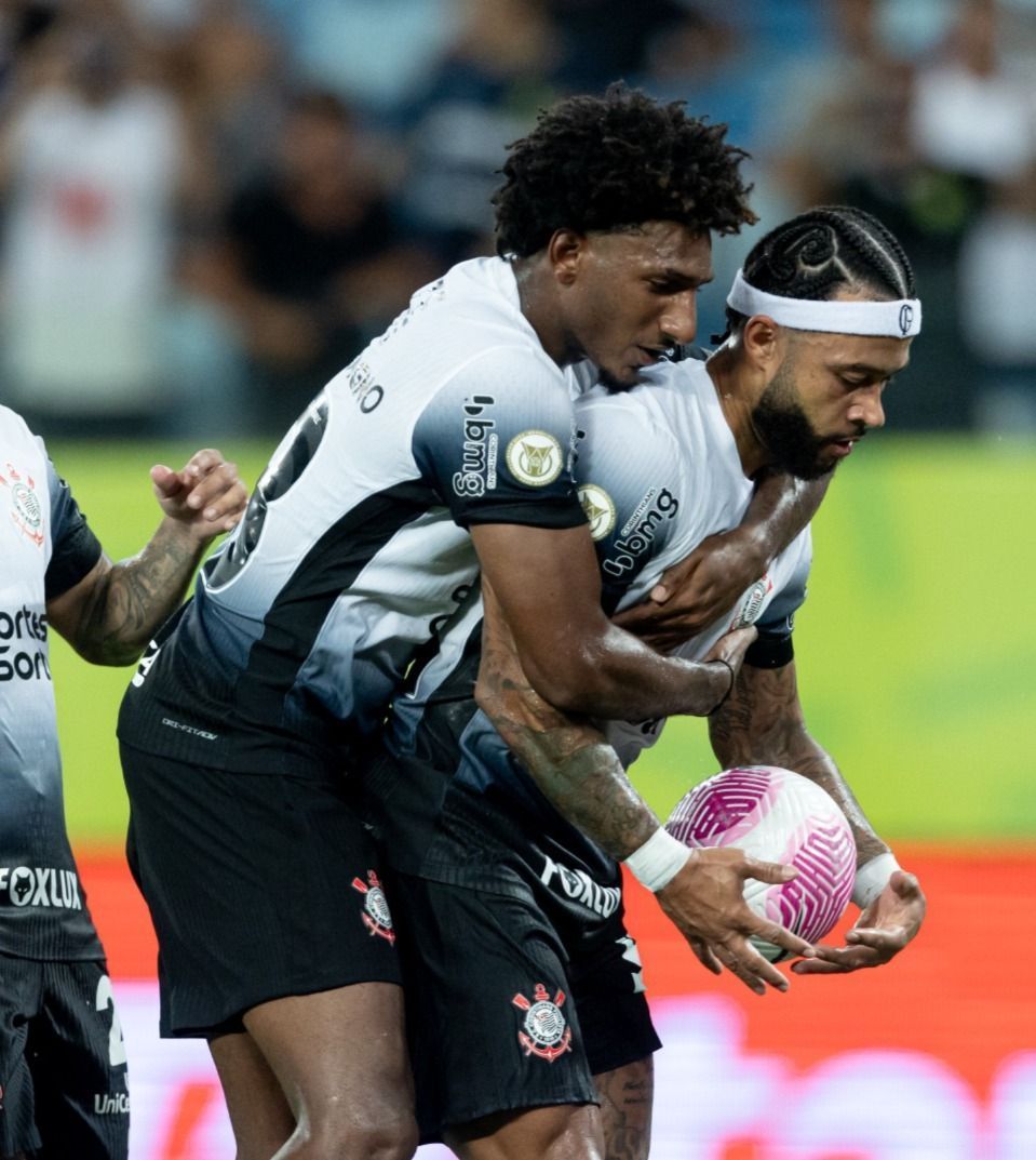 'Combinou mesmo': Talles comenta dupla com Memphis no Corinthians
