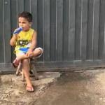 'Comidinhas gostosas', menino de cinco anos encanta web ao anunciar marmitas vendidas pela tia