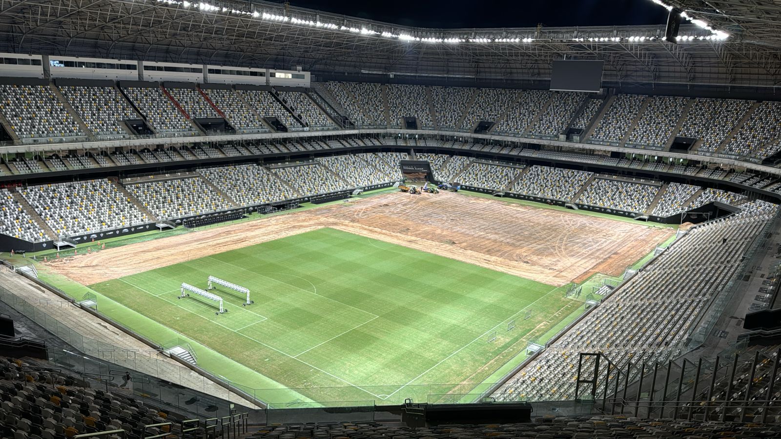Atlético mostra evolução da troca de gramado da Arena MRV; veja fotos