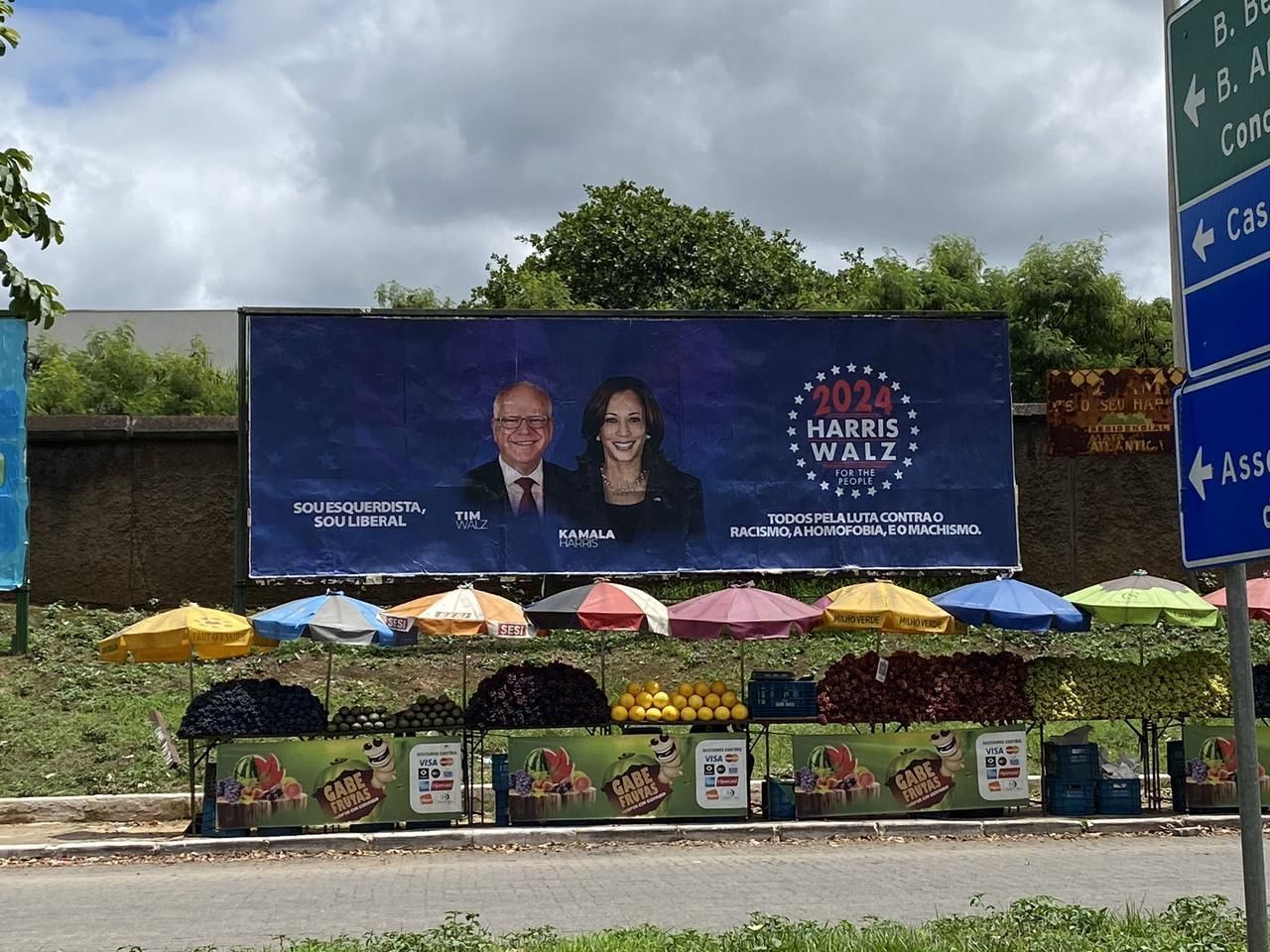 Kamala x Trump: a disputa de outdoors na cidade mineira conhecida como 'Valadólares'