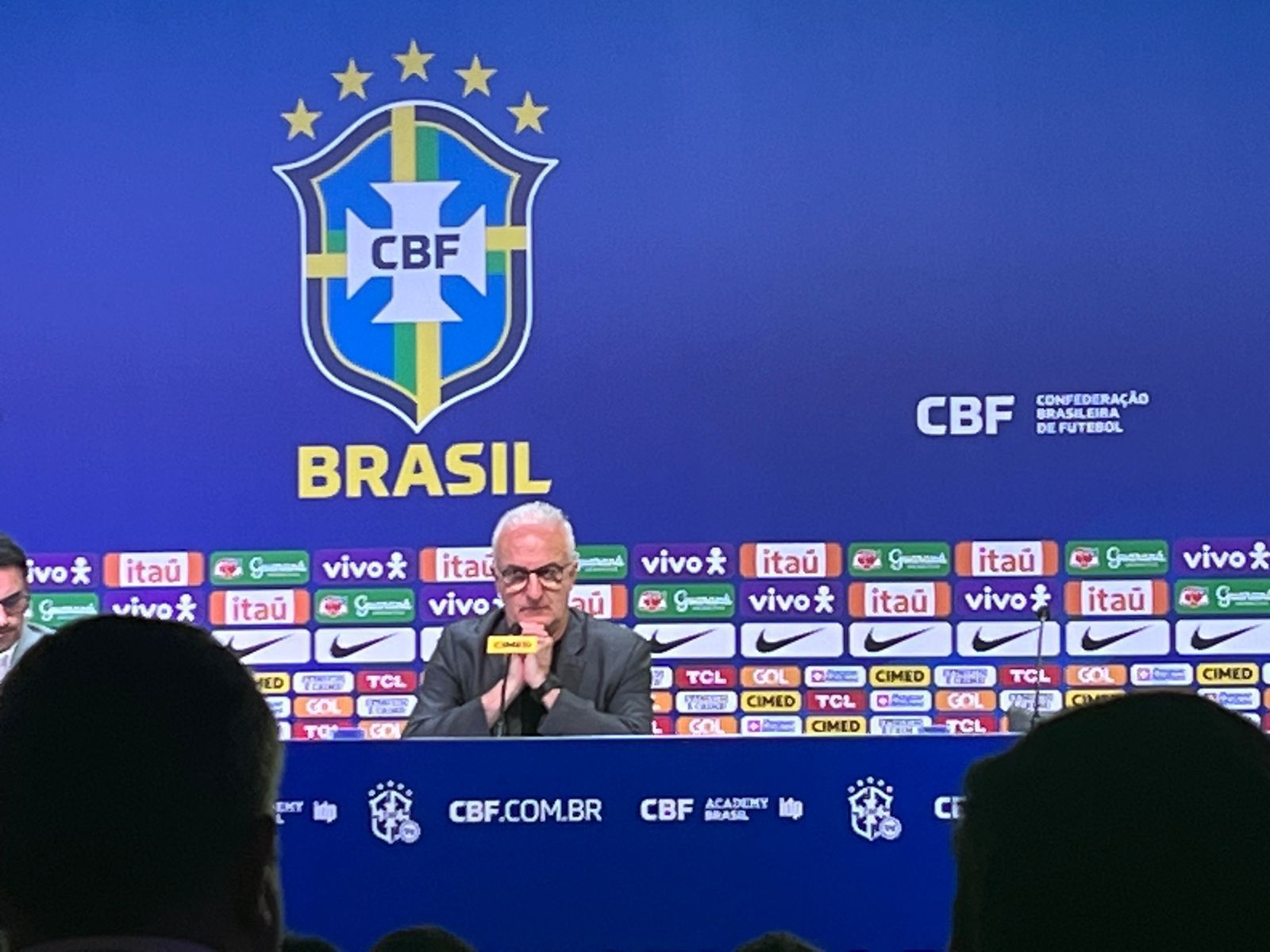 Dorival chama Arana e novidade na zaga para jogos da Seleção nas Eliminatórias