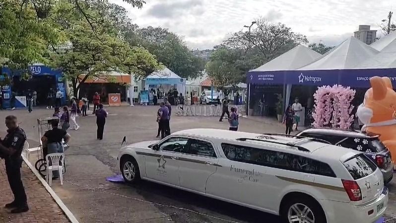 Centenas de pessoas visitam os cemitérios de Belo Horizonte no Dia de Finados; veja vídeo