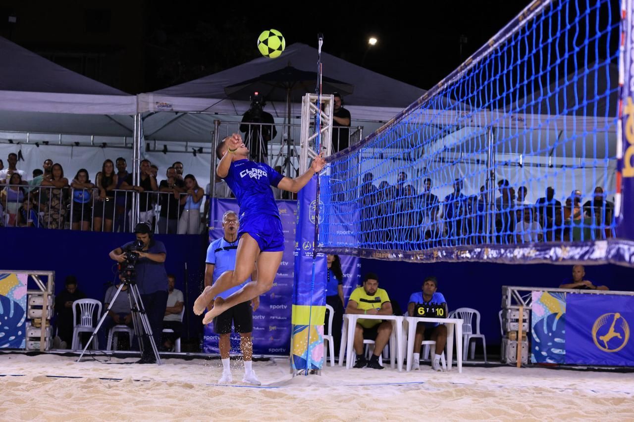 Craques do futebol representaram clubes na Liga Nacional de Futevôlei, em Nova Lima
